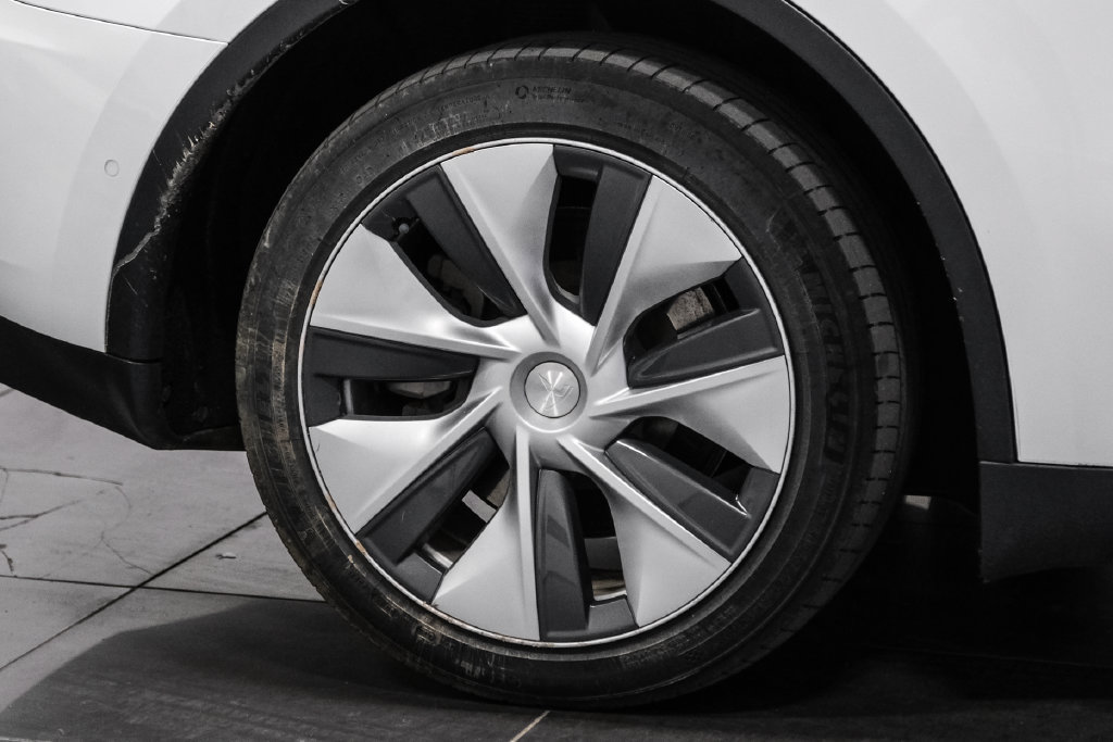 Used 2021 Tesla Model Y Long Range AWD/4WD image 47