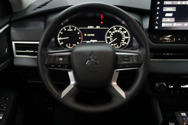 New 2026 Mitsubishi Outlander ES FWD image 21