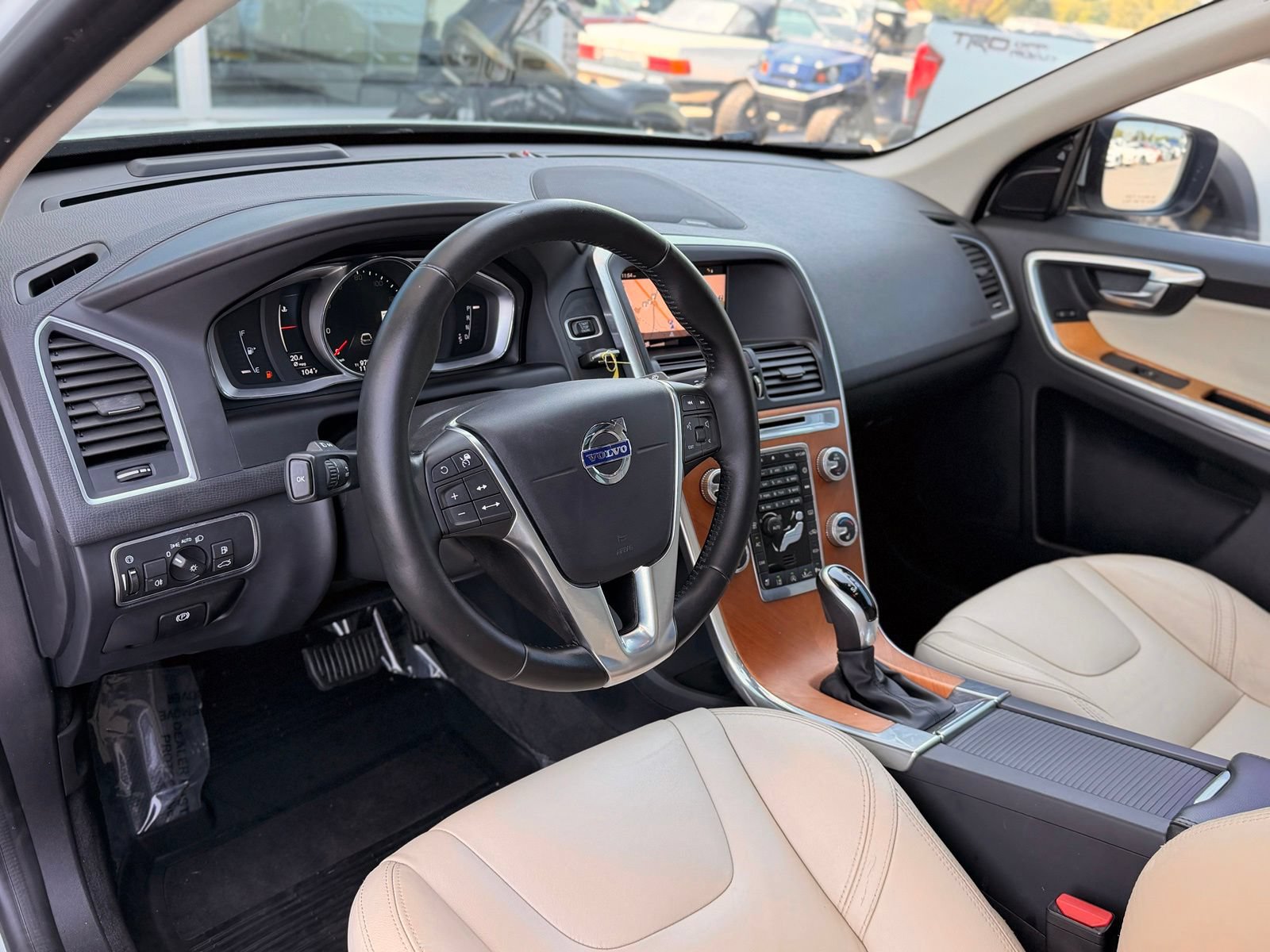 Used 2017 Volvo XC60 T5 Inscription w/ Advanced Package FWD image 15