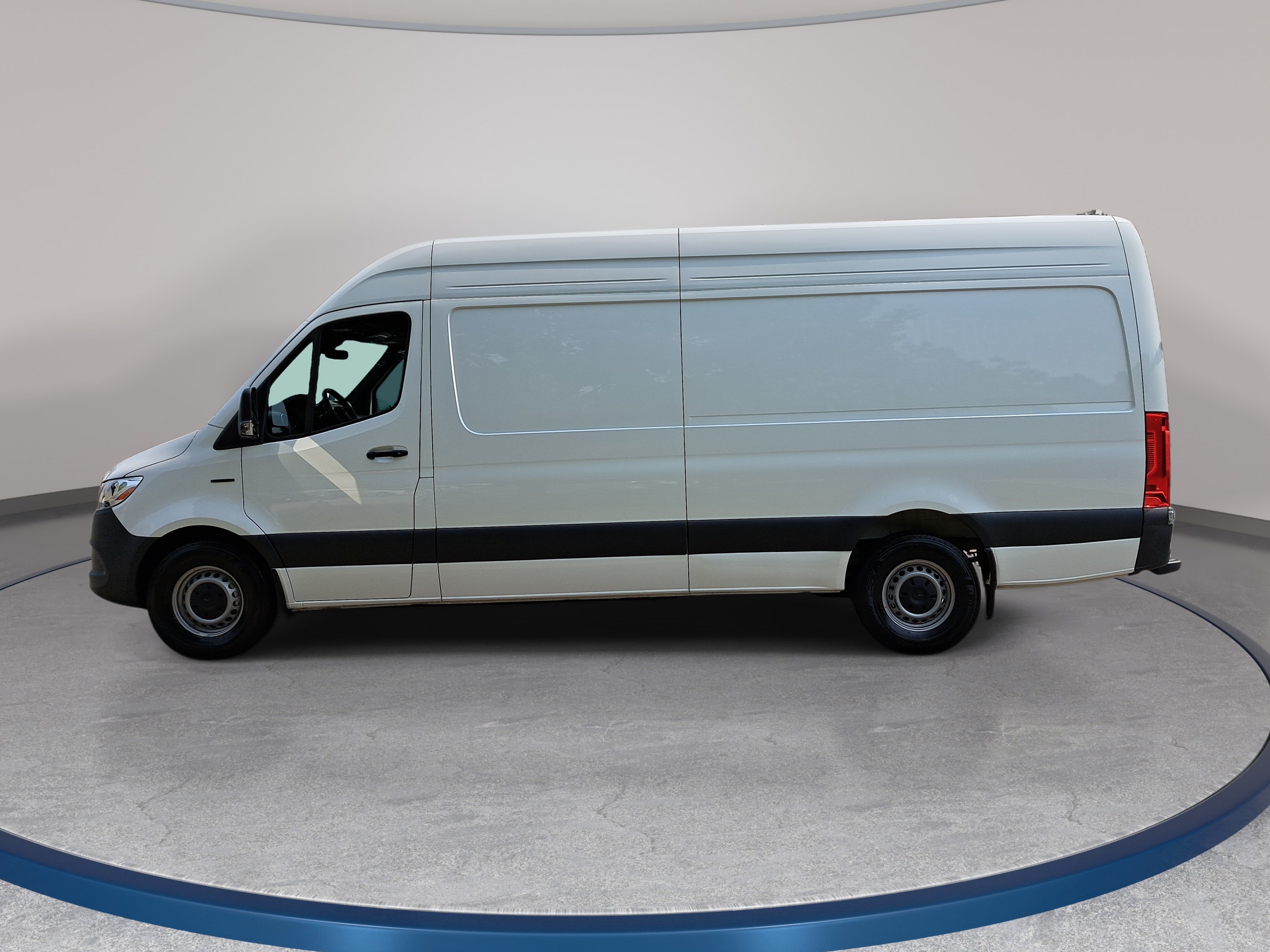 Used 2024 Mercedes-Benz eSprinter 170 Cargo image 9