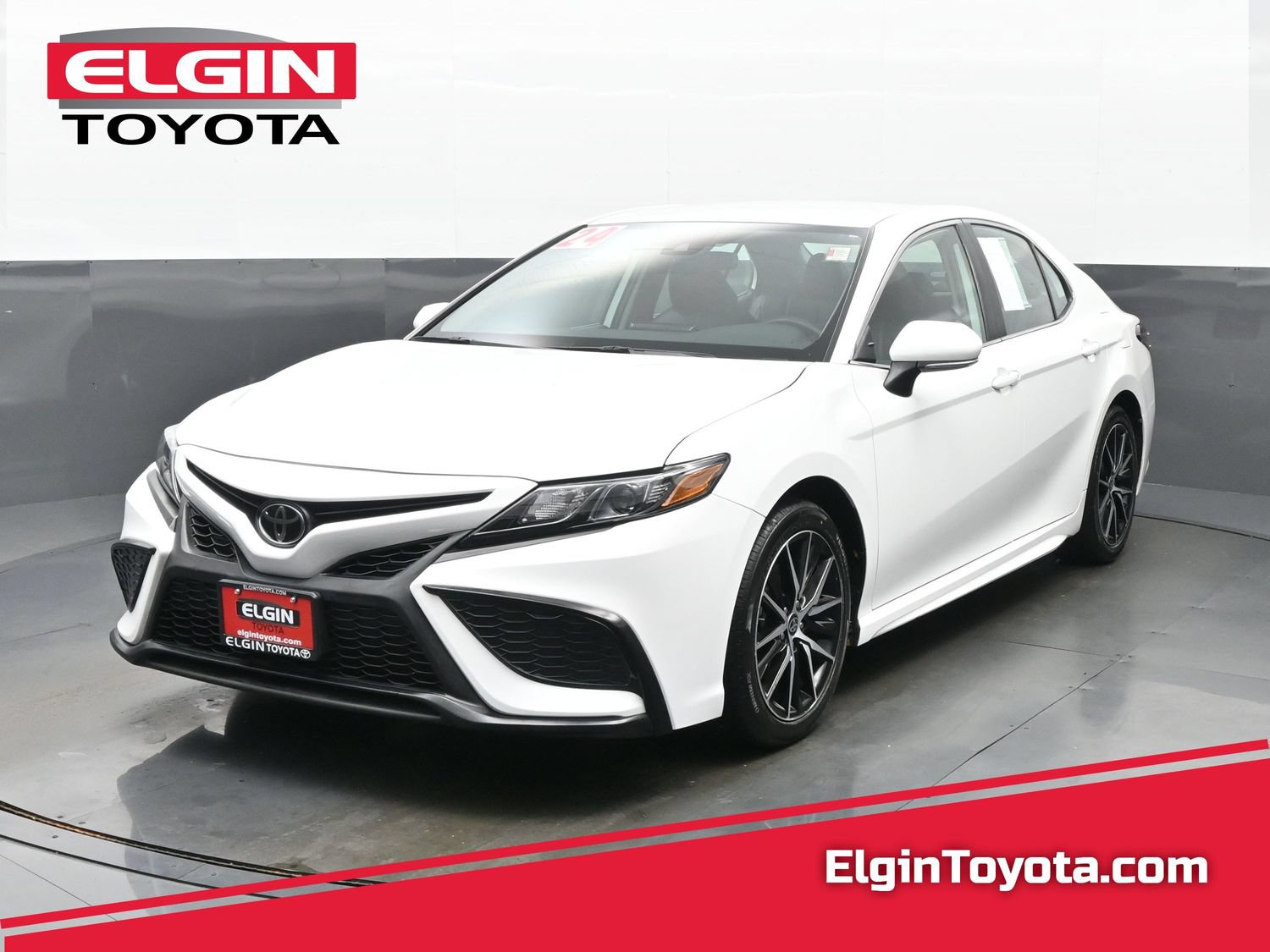 Used 2024 Toyota Camry SE AWD/4WD image 1