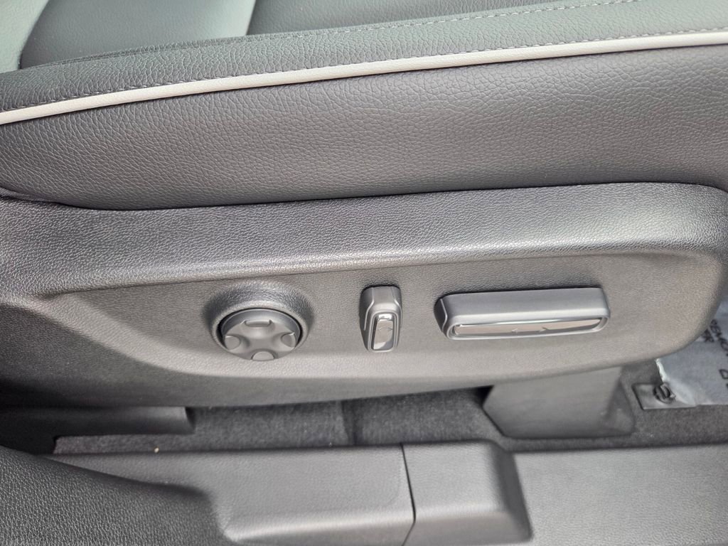 Used 2026 Honda Odyssey Touring image 19