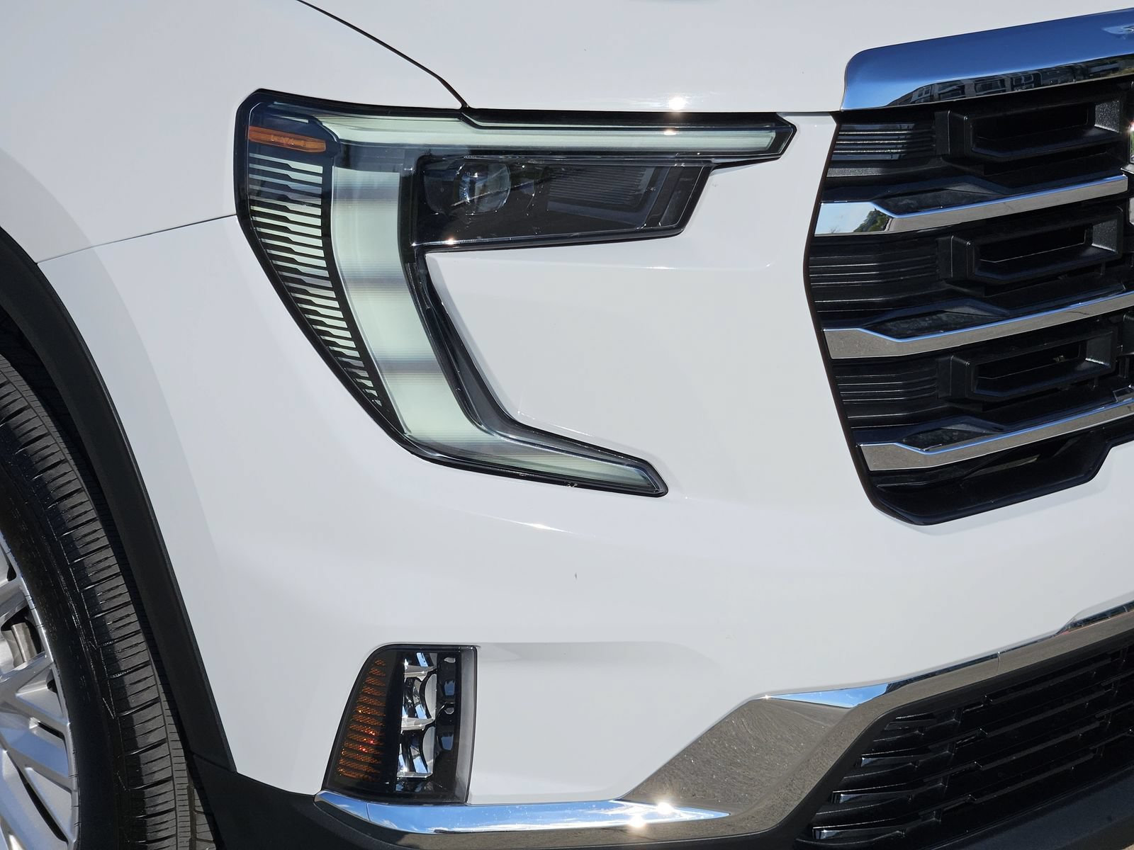 Certified 2026 GMC Acadia Elevation w/ Elevation Premium Package FWD image 9