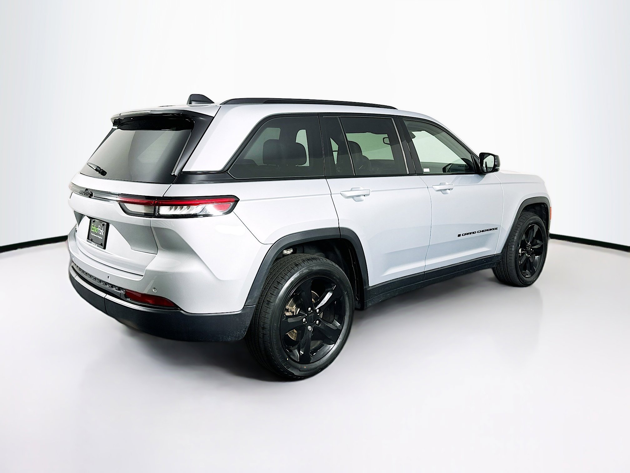 Used 2023 Jeep Grand Cherokee Altitude AWD/4WD image 9