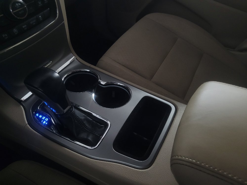 Used 2020 Jeep Grand Cherokee Laredo RWD image 26