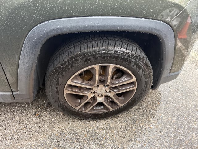 Used 2018 Jeep Compass Latitude w/ Safe & Security Group FWD image 13