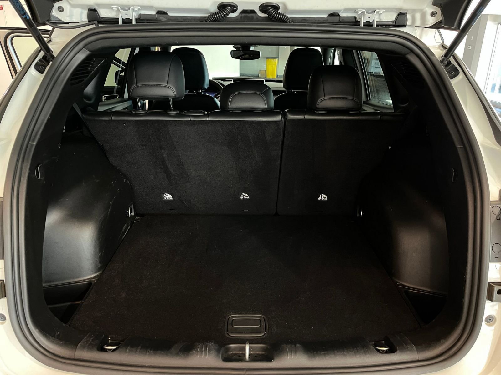 Used 2025 Jeep Compass Trailhawk image 31