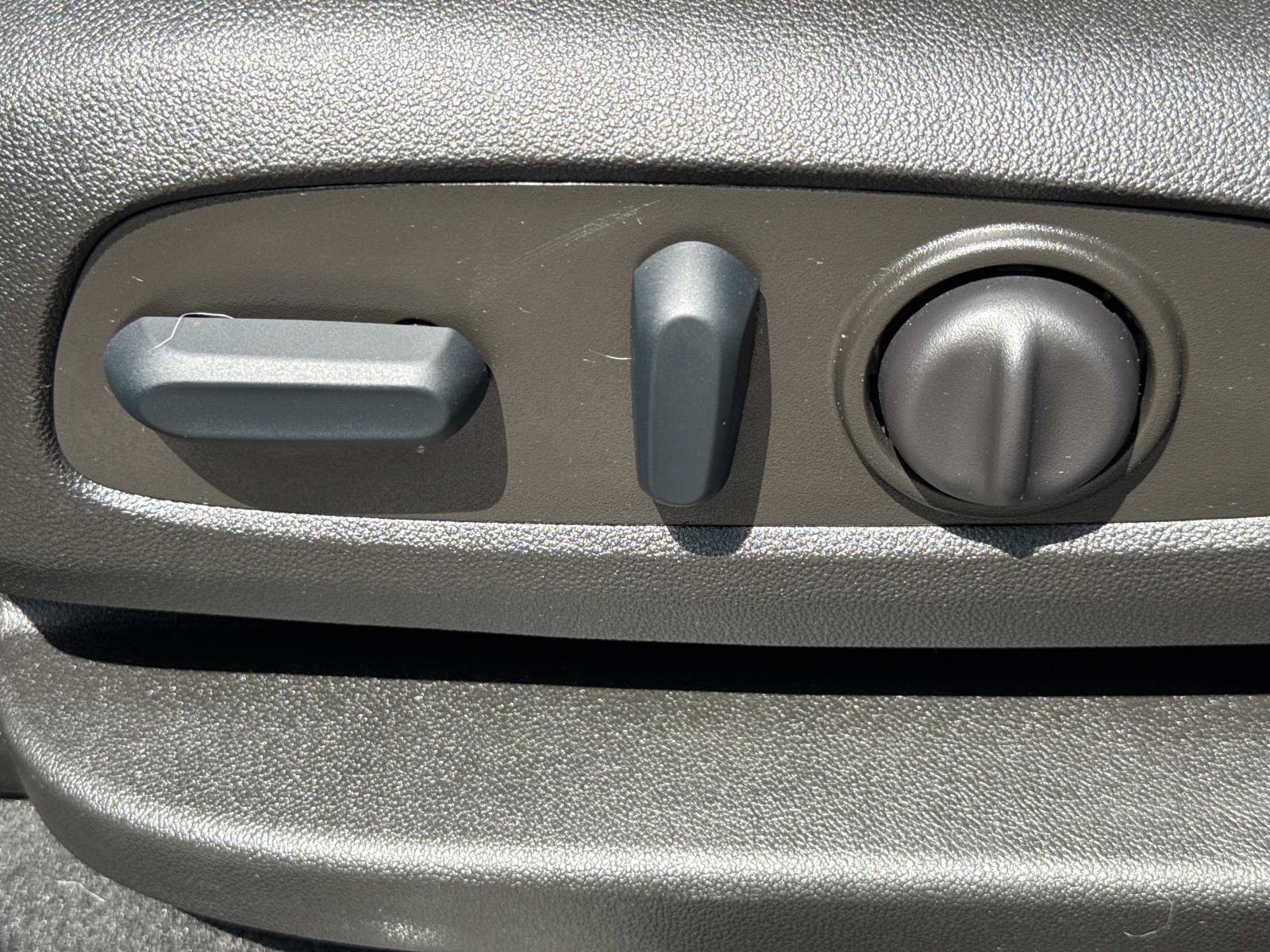 Used 2022 Chevrolet Equinox LS w/ LS Convenience Package FWD image 18