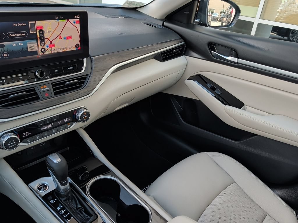 Used 2024 Nissan Altima 2.5 SL FWD image 19