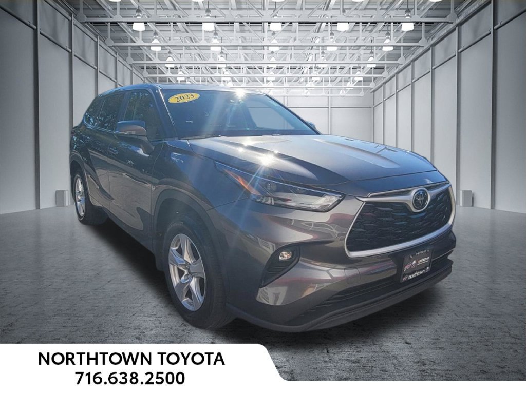 Used 2023 Toyota Highlander LE AWD/4WD image 24