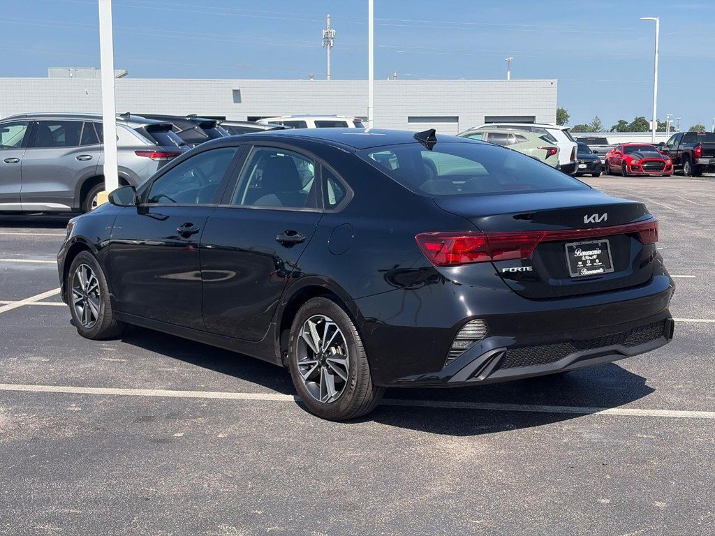 Used 2023 Kia Forte LXS FWD image 6