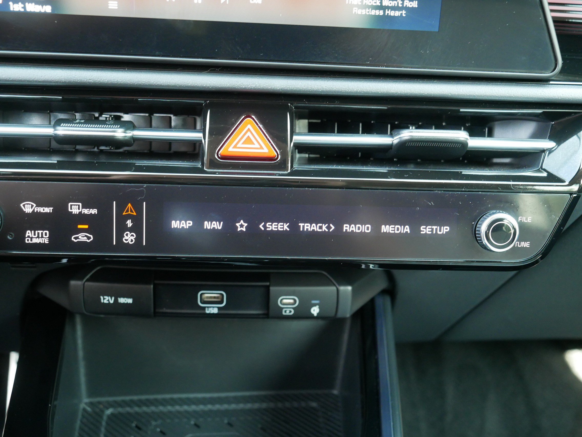 Certified 2025 Kia Niro SX Touring FWD image 23