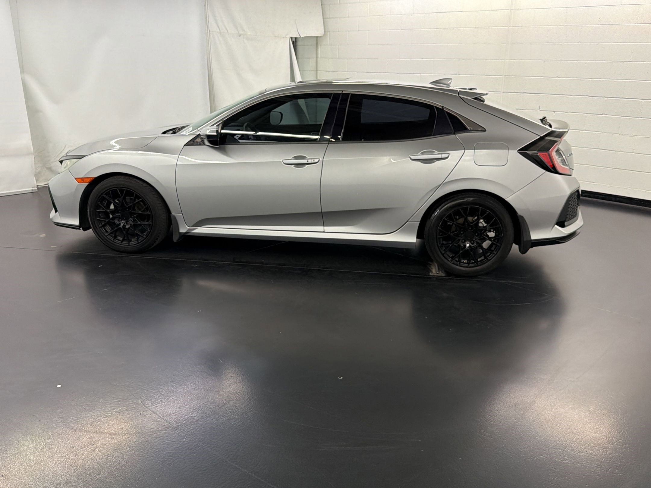 Used 2018 Honda Civic EX image 2