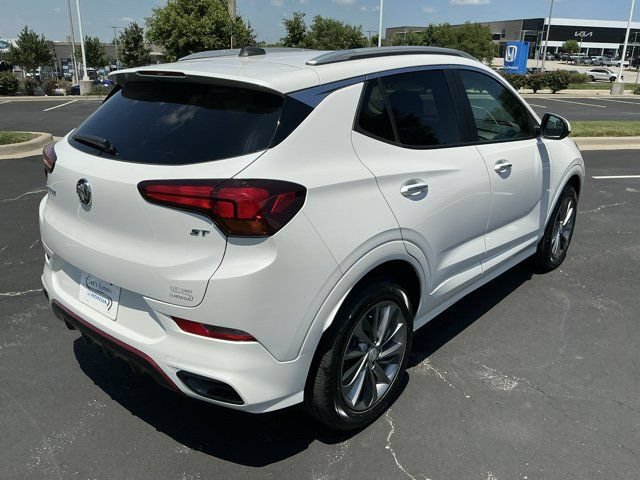 Used 2022 Buick Encore GX Select w/ Sport Touring Package FWD image 3