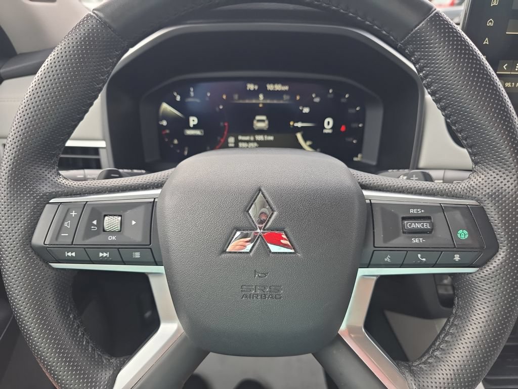 Used 2025 Mitsubishi Outlander SE FWD image 15