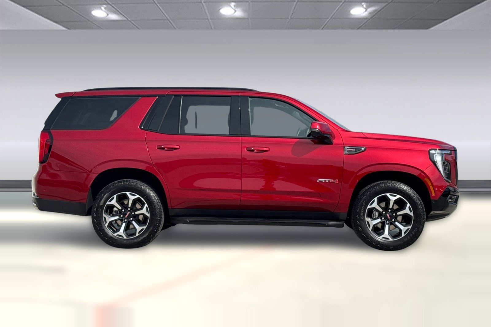 Used 2025 GMC Yukon AT4 AWD/4WD image 2