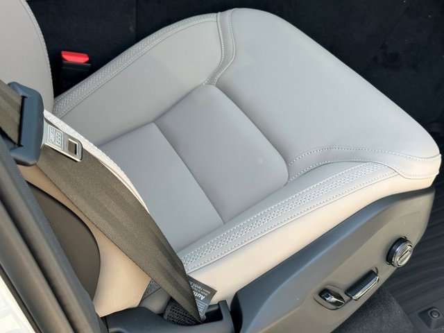 New 2026 Volvo XC90 T8 Plus image 13