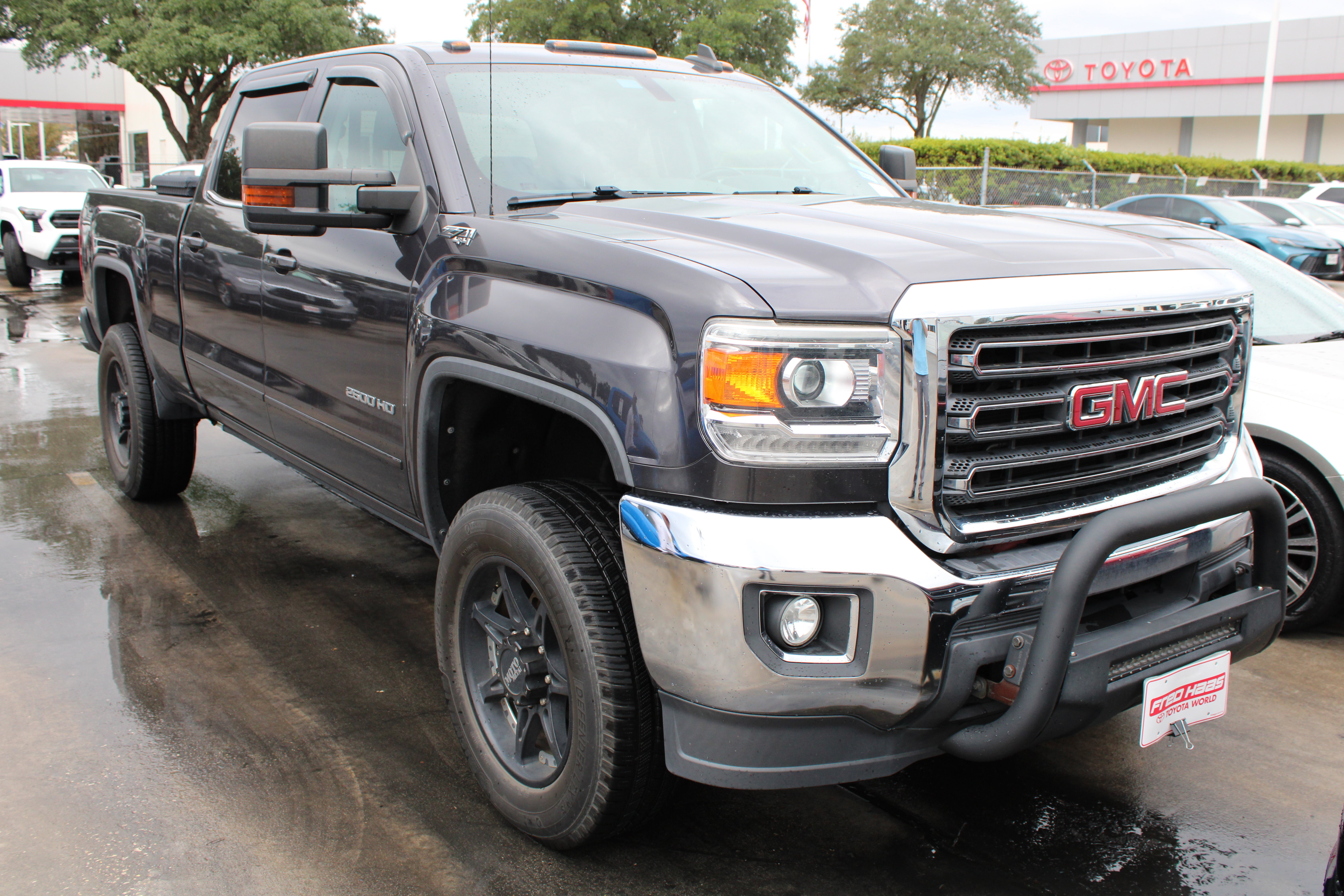 Used 2016 GMC Sierra 2500 SLE w/ SLE Preferred Package AWD/4WD image 2