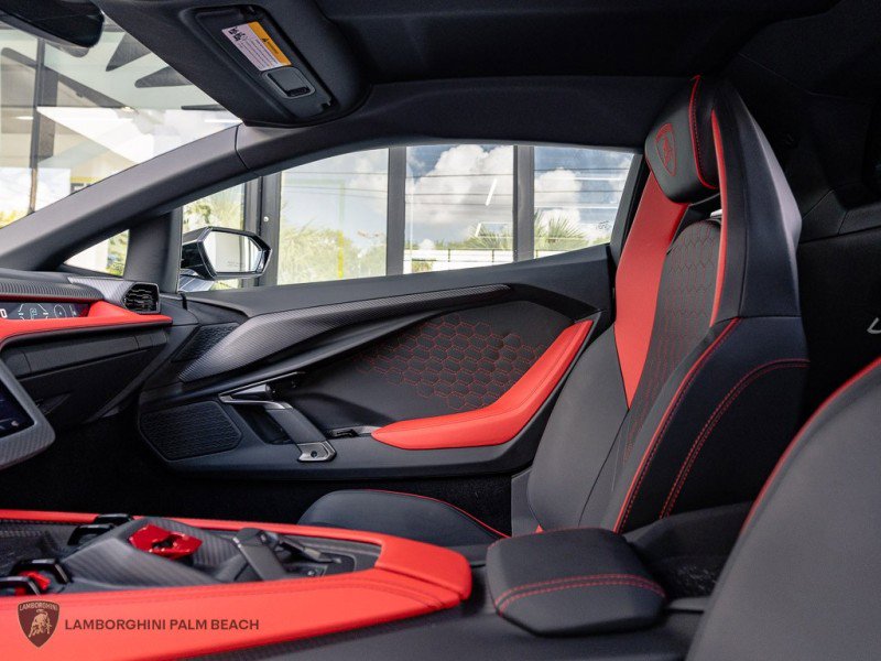 Used 2025 Lamborghini Revuelto image 24