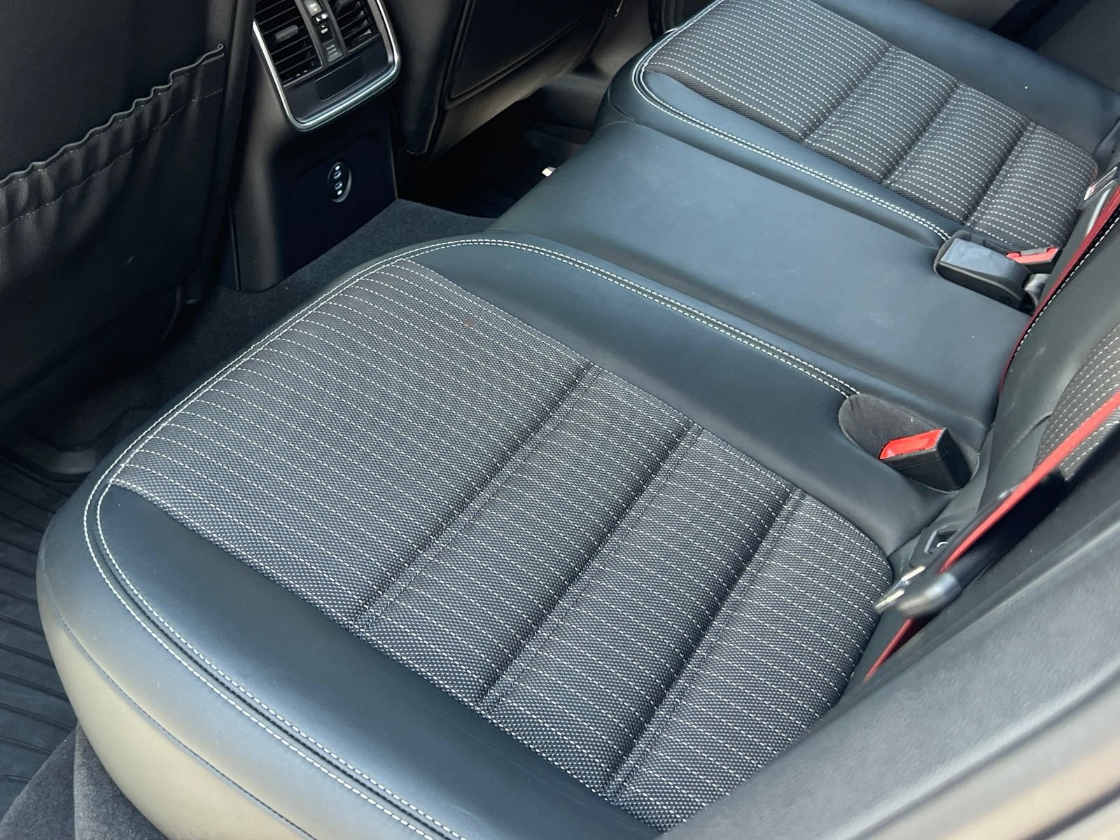 Certified 2026 Porsche Macan Turbo AWD/4WD image 22