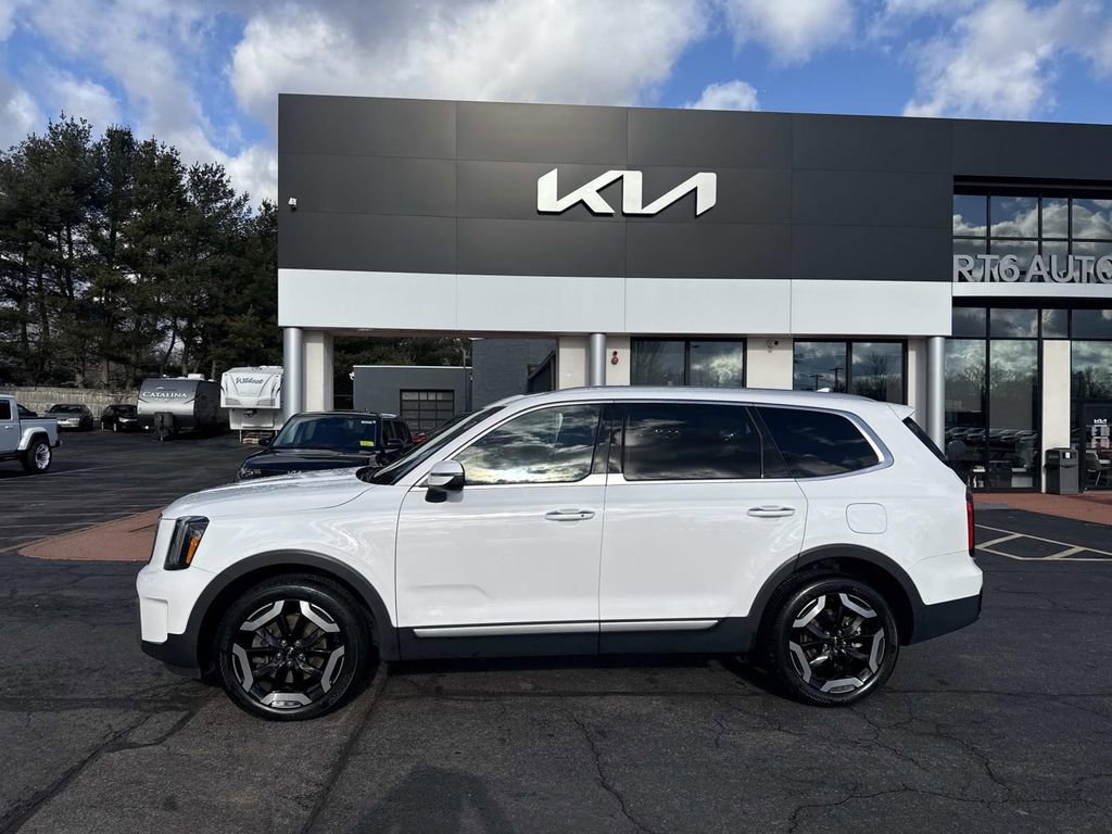 Used 2023 Kia Telluride S w/ S Sunroof Package image 2