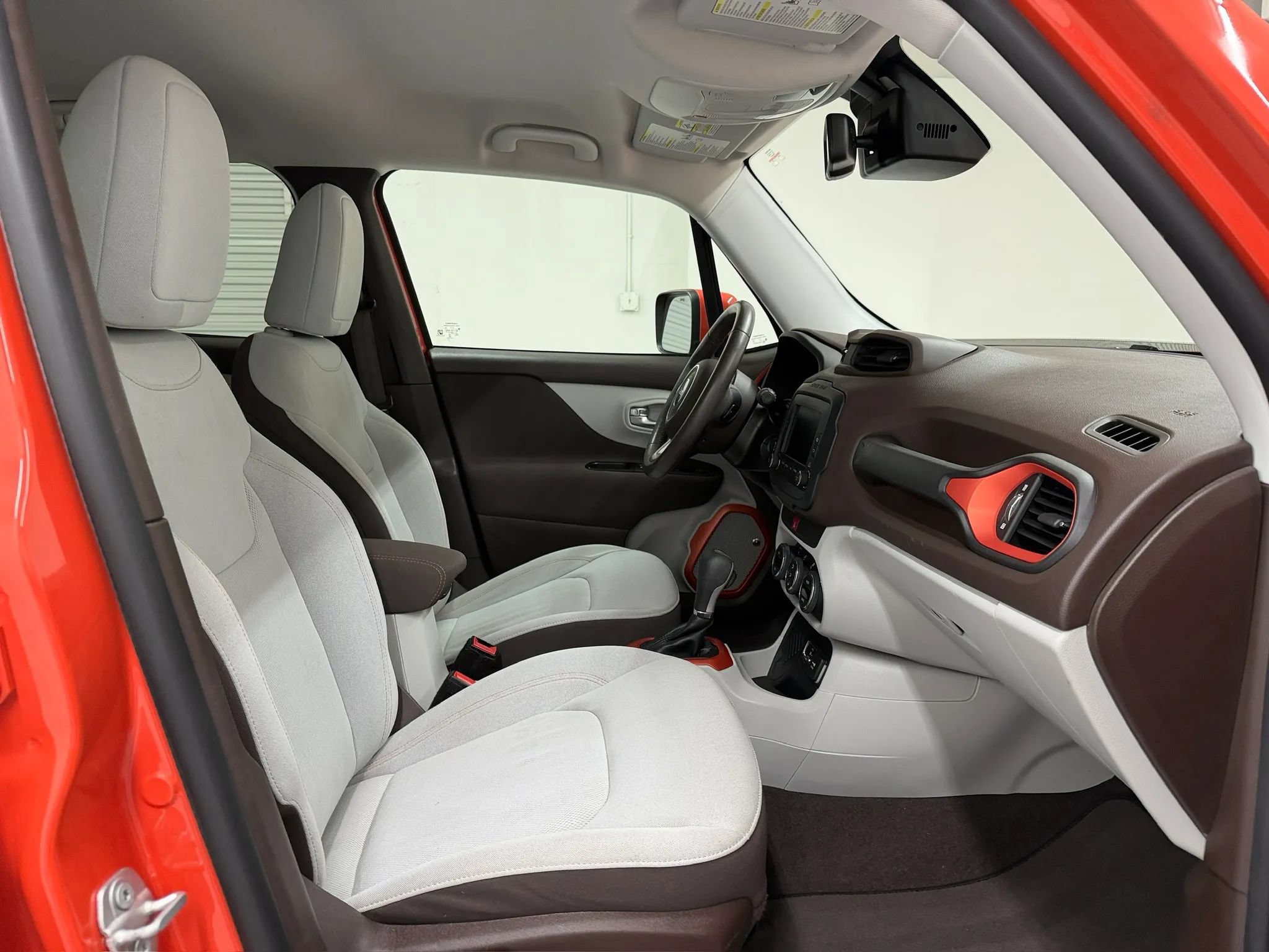 Used 2017 Jeep Renegade Latitude FWD image 62