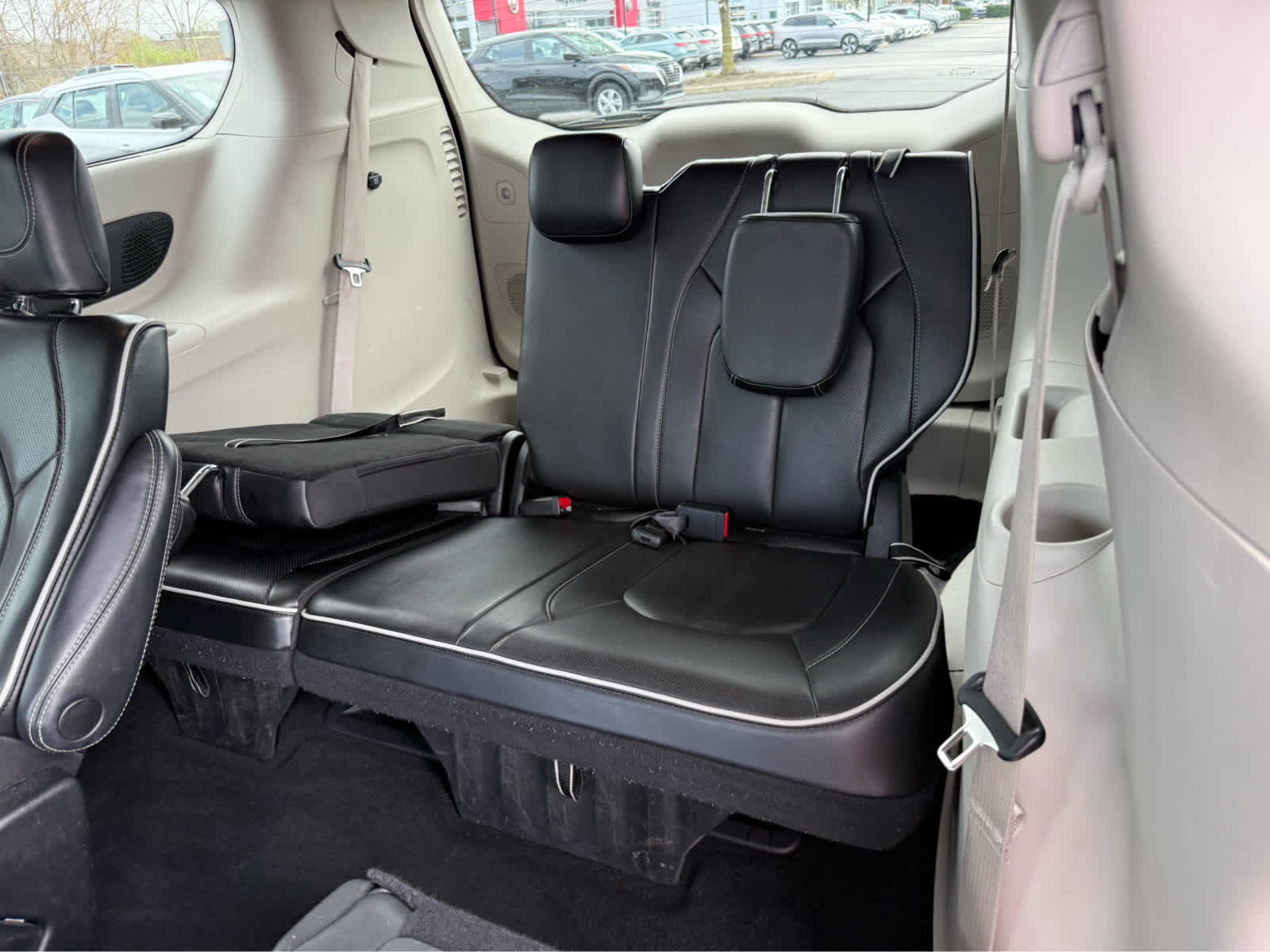 Used 2023 Chrysler Pacifica Limited FWD image 20