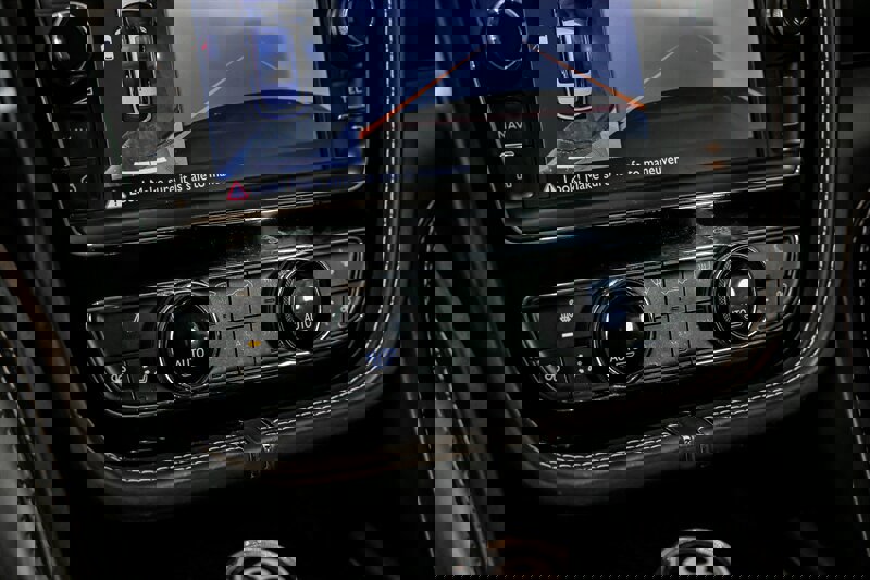 Used 2017 Bentley Bentayga image 32