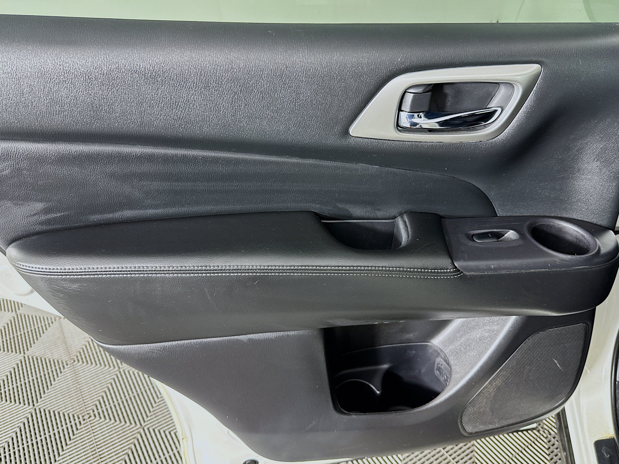 Used 2020 Nissan Pathfinder S AWD/4WD image 24