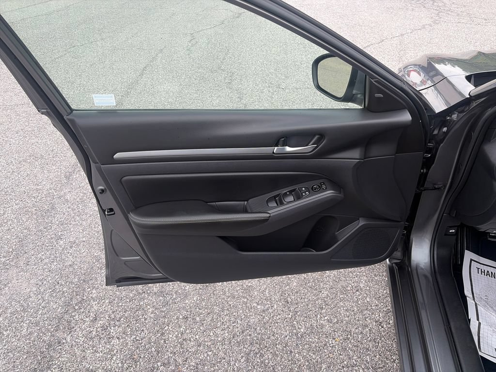 Used 2022 Nissan Altima 2.5 SV FWD image 11