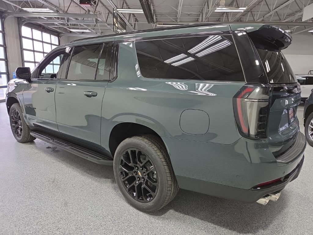 New 2026 Chevrolet Suburban RST image 5