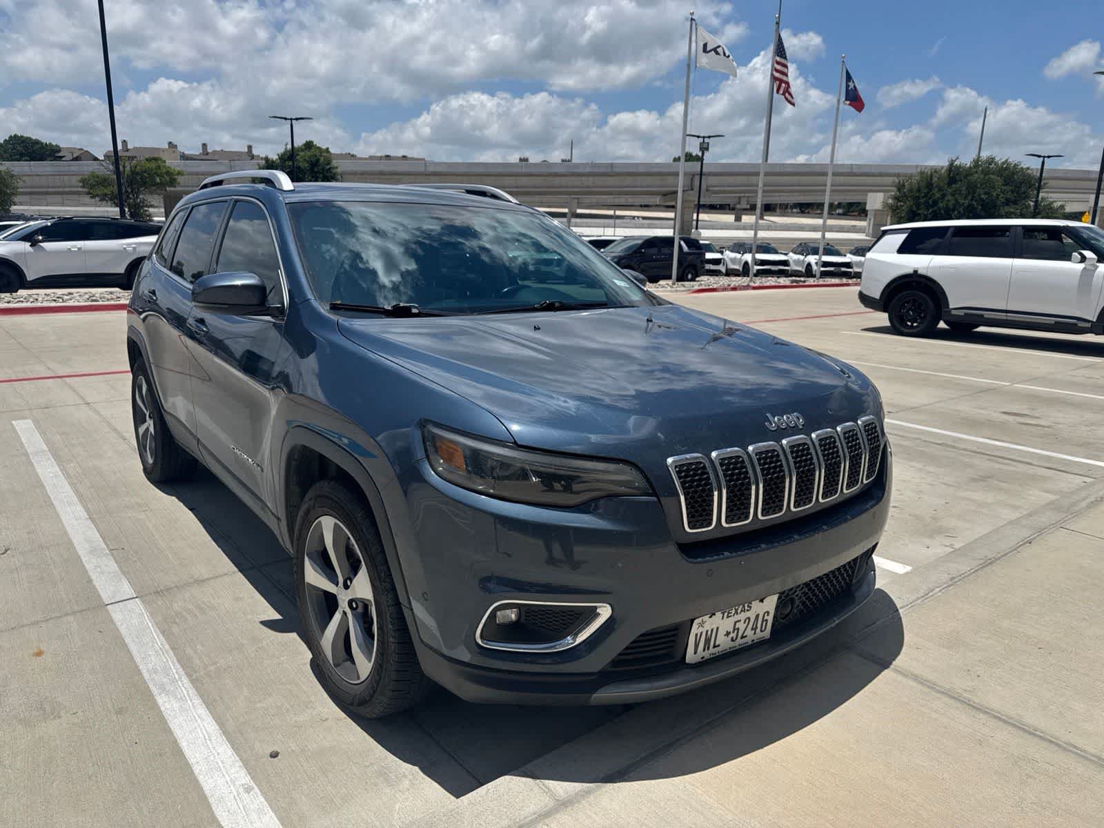 Used 2021 Jeep Cherokee Limited w/ Mopar Interior Package AWD/4WD image 3
