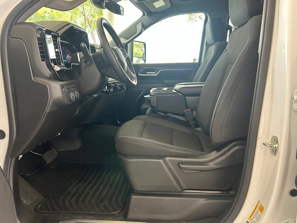 Used 2026 Chevrolet Silverado 2500 LT AWD/4WD image 6