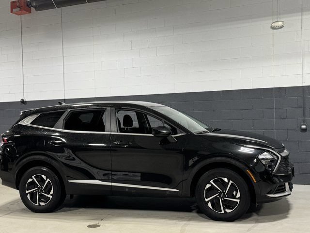 Used 2023 Kia Sportage LX AWD/4WD image 3
