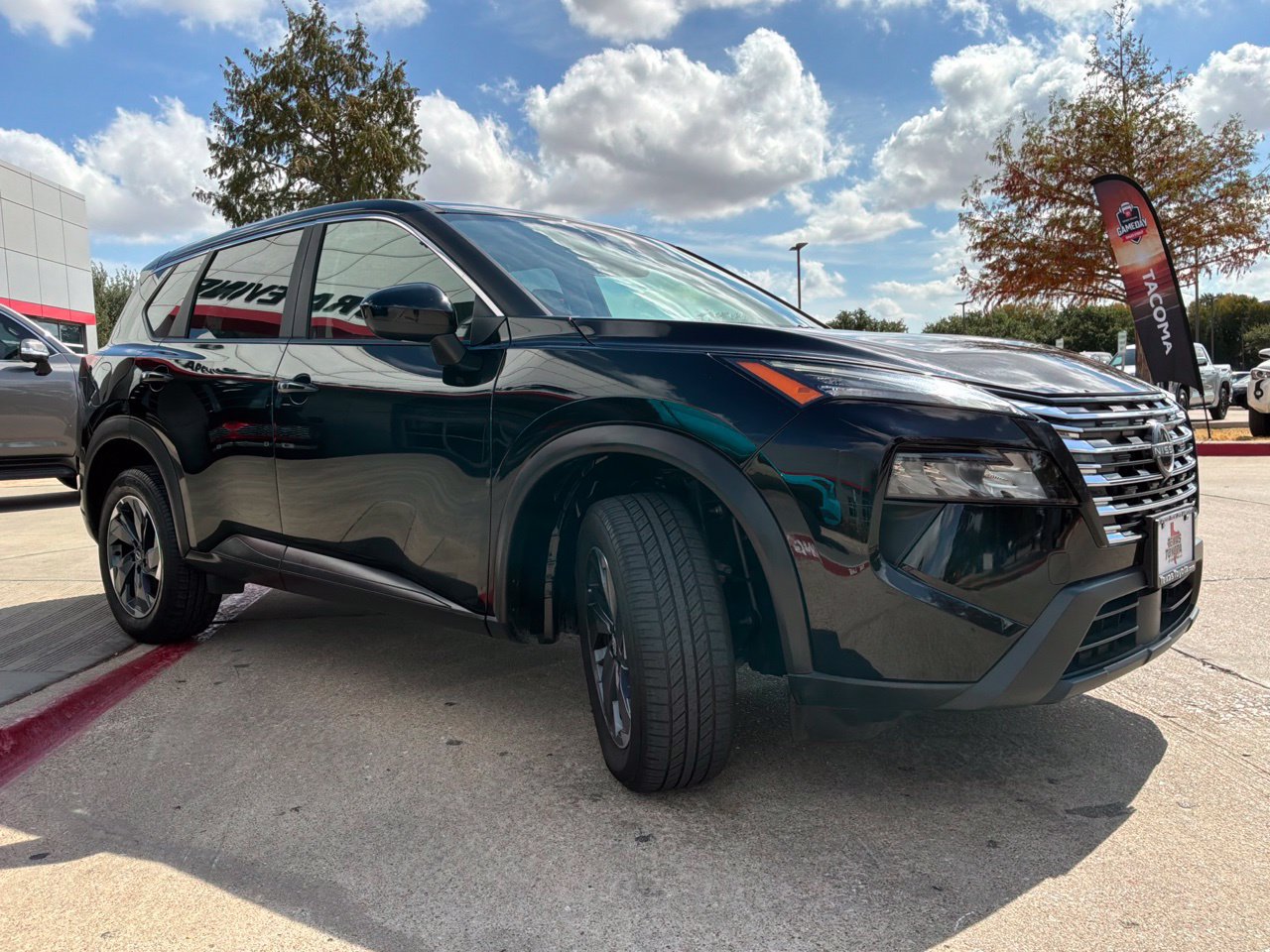 Used 2025 Nissan Rogue SV FWD image 4