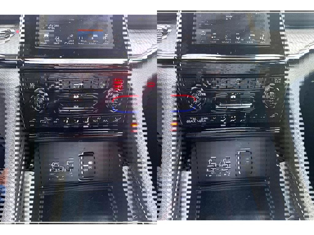 Used 2024 Jeep Grand Cherokee L Laredo image 25