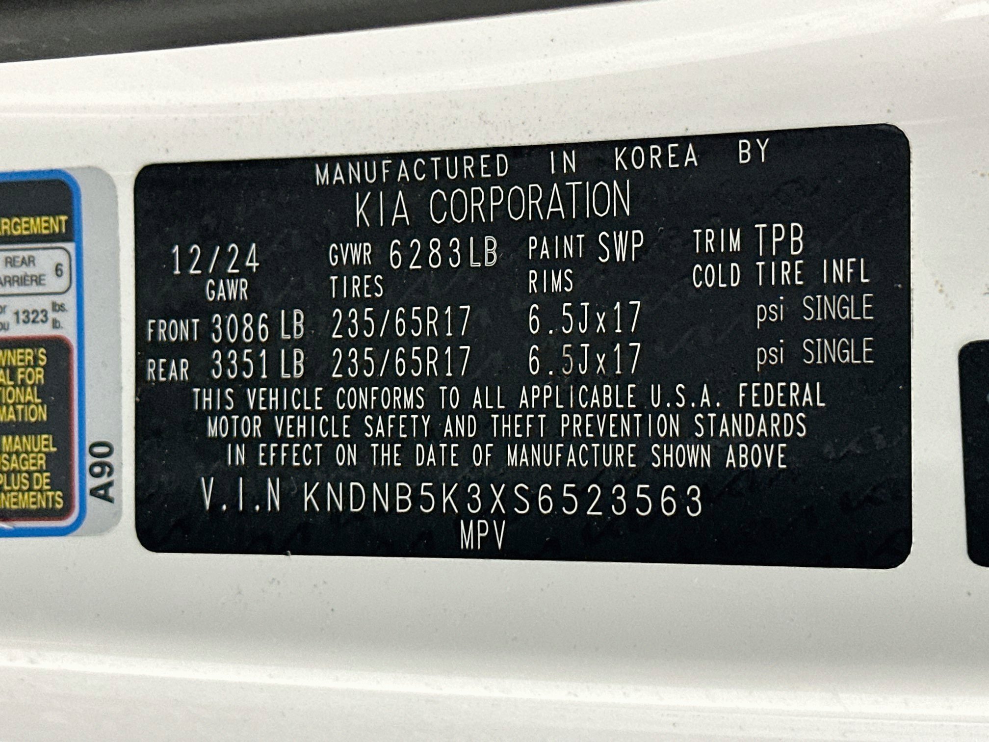 Used 2025 Kia Carnival FWD image 12