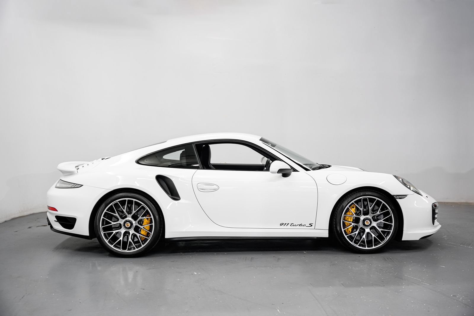 Used 2014 Porsche 911 Turbo S AWD/4WD image 2