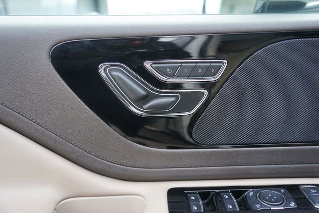 Used 2023 Lincoln Aviator AWD w/ Premium Package image 13