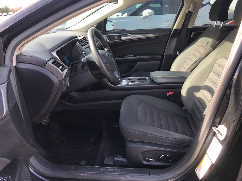 Used 2017 Ford Fusion SE image 14
