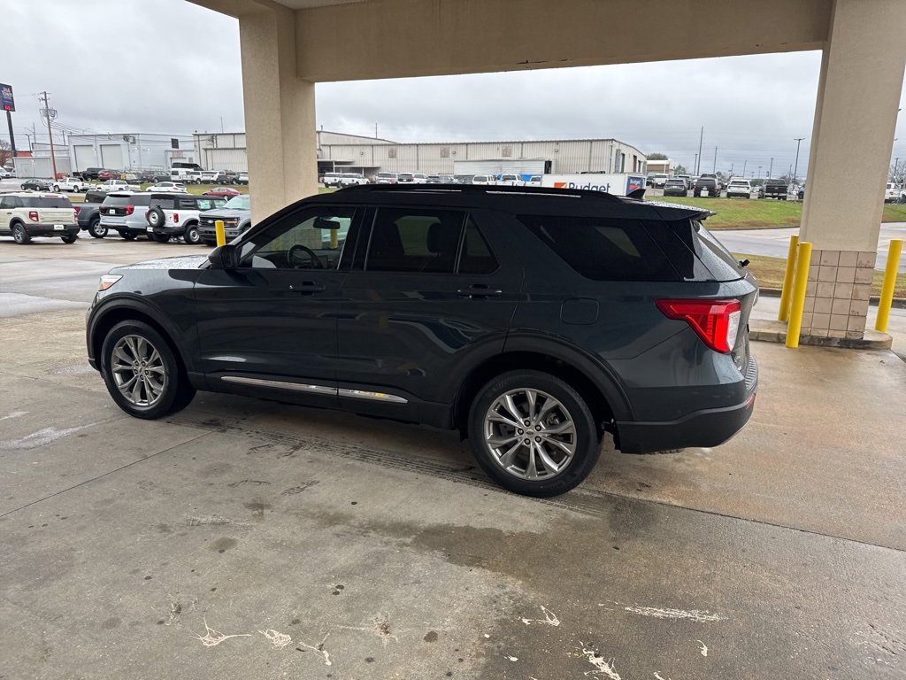 Used 2022 Ford Explorer XLT w/ Equipment Group 202A image 9