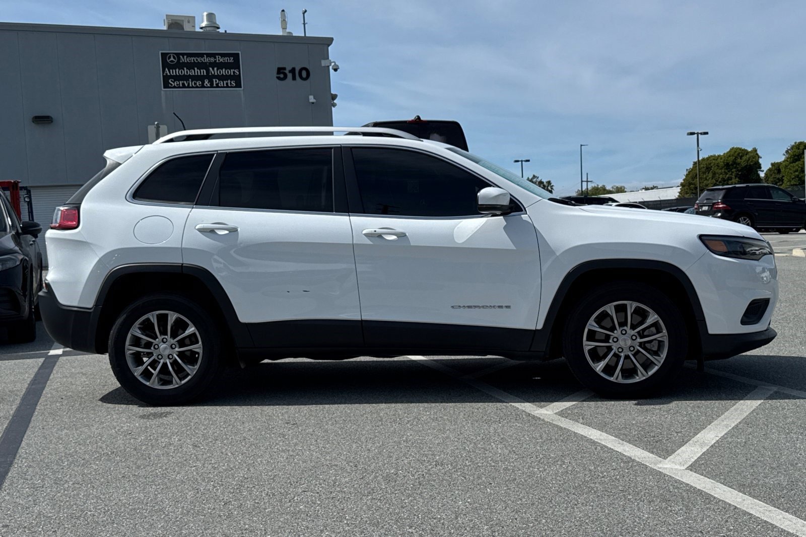 Used 2020 Jeep Cherokee Latitude Plus w/ Comfort/Convenience Group FWD image 7