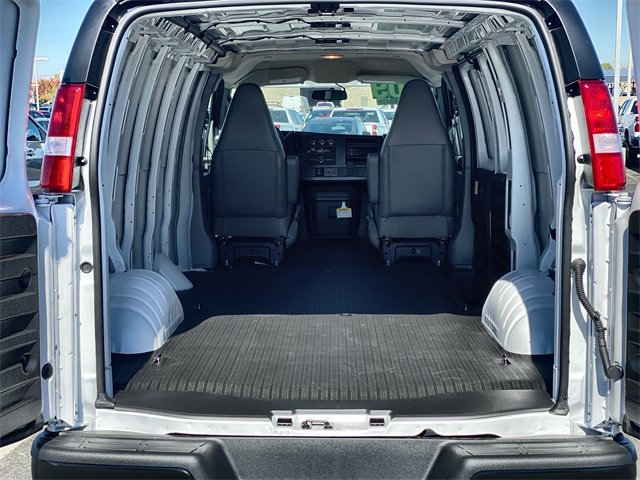 New 2025 Chevrolet Express 2500 Work Van image 25