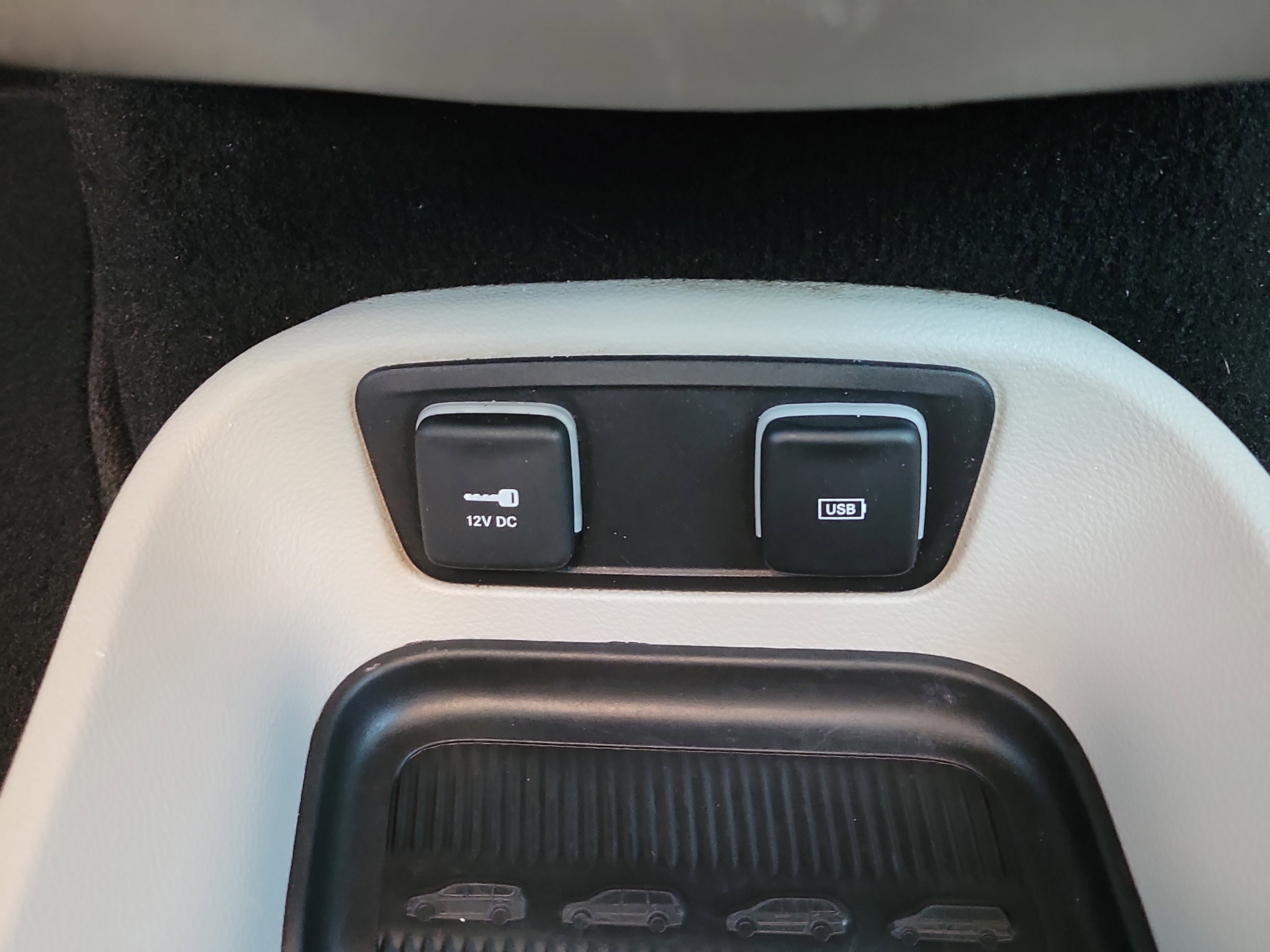Used 2020 Chrysler Pacifica Touring w/ Cold Weather Group FWD image 37