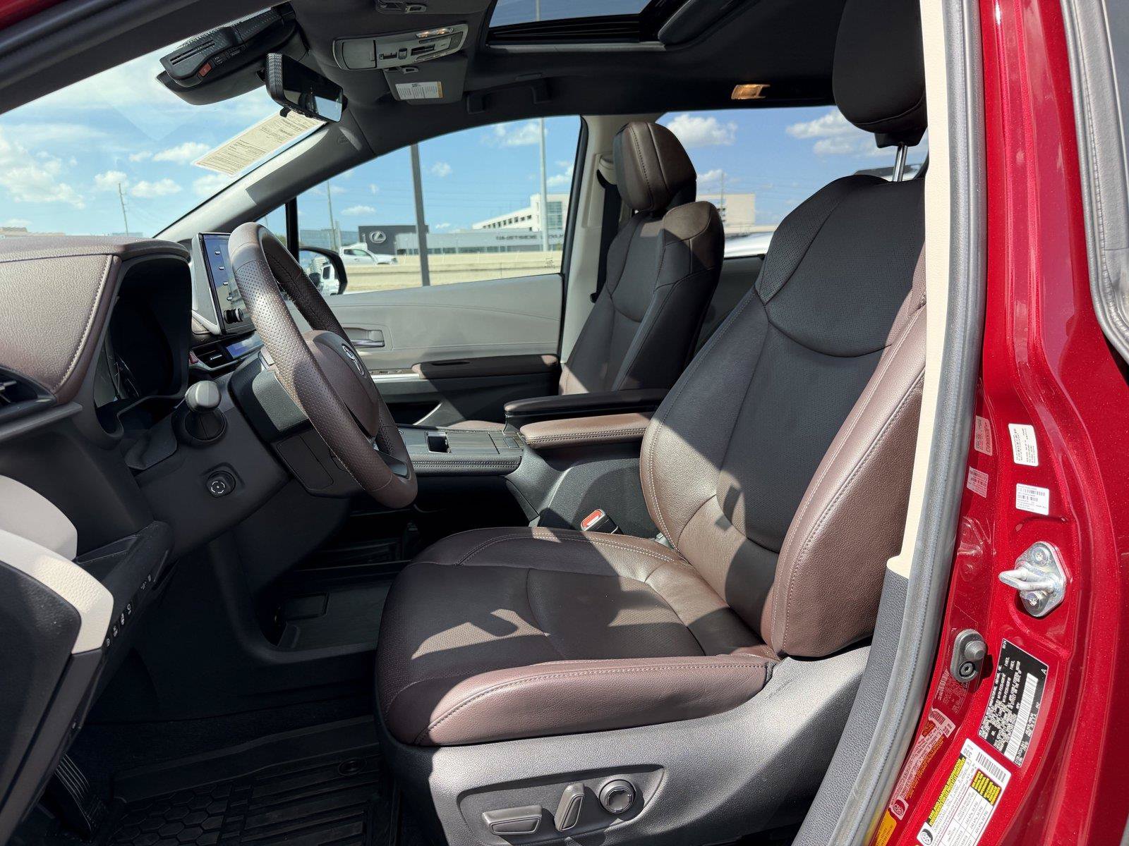Used 2024 Toyota Sienna Platinum AWD/4WD image 15