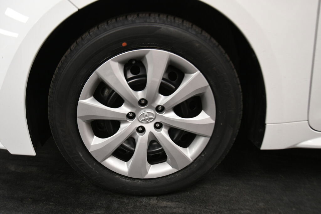 Certified 2024 Toyota Corolla LE image 31