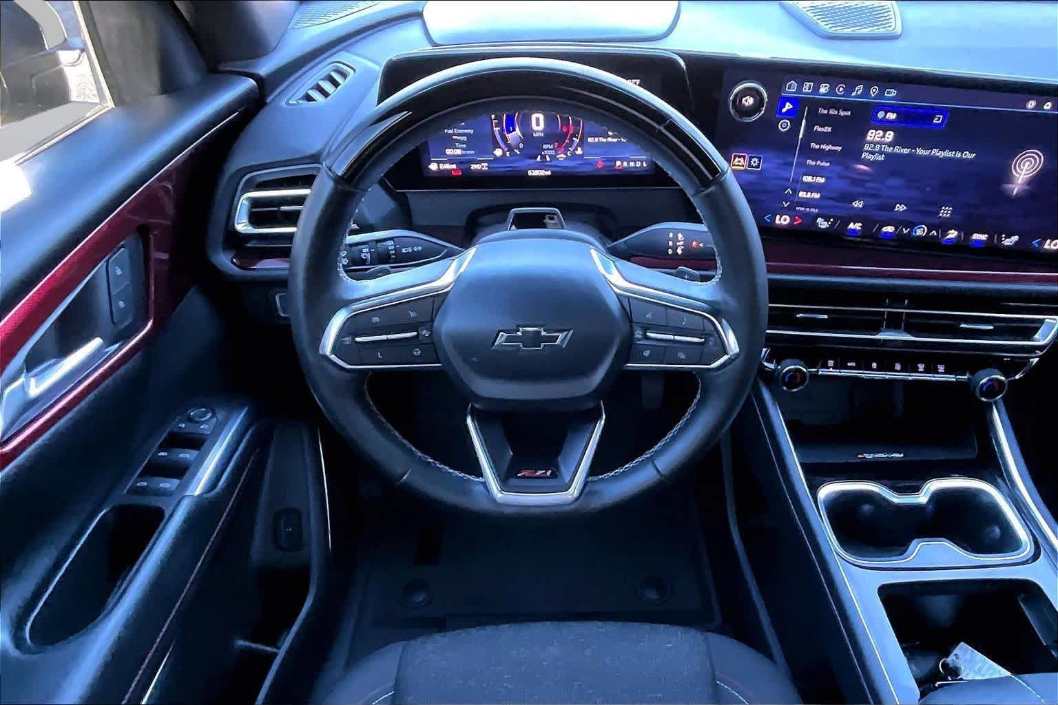 Used 2024 Chevrolet Traverse Z71 w/ Enhanced Driving Package AWD/4WD image 6