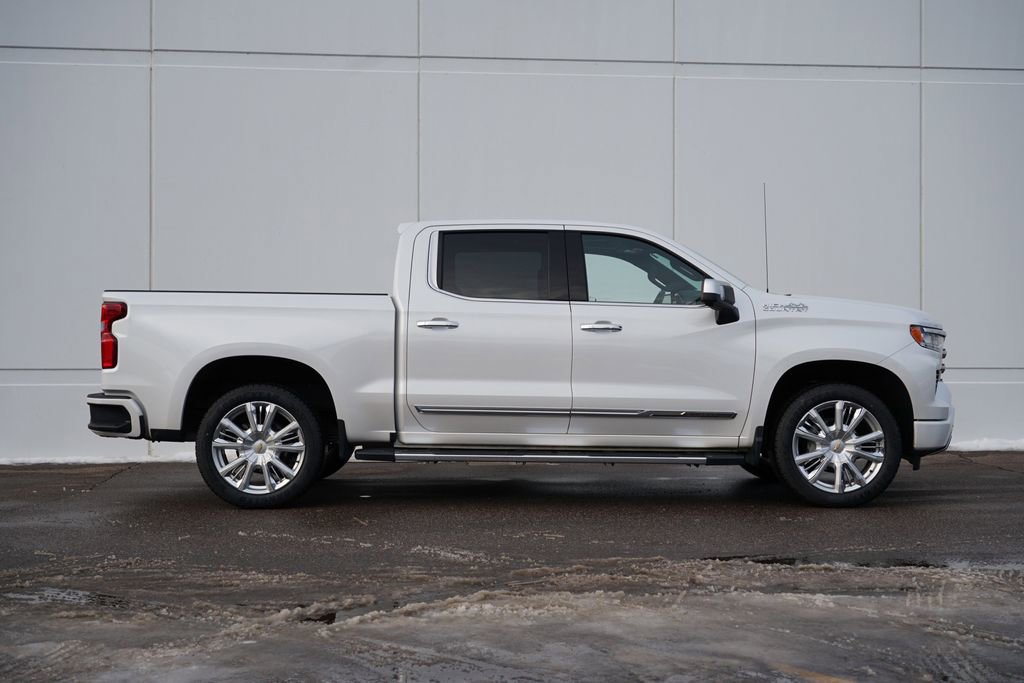 Used 2022 Chevrolet Silverado 1500 High Country w/ High Country Premium Package image 2