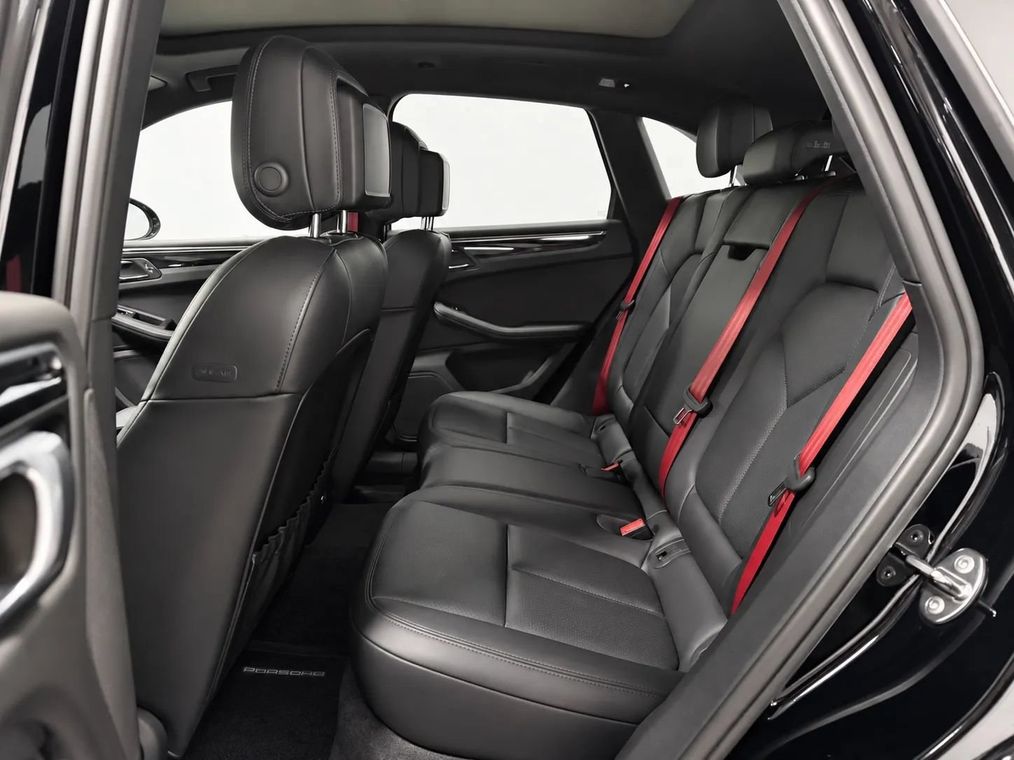Used 2023 Porsche Macan S AWD/4WD image 15