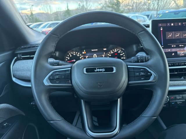 Used 2024 Jeep Compass Latitude image 28